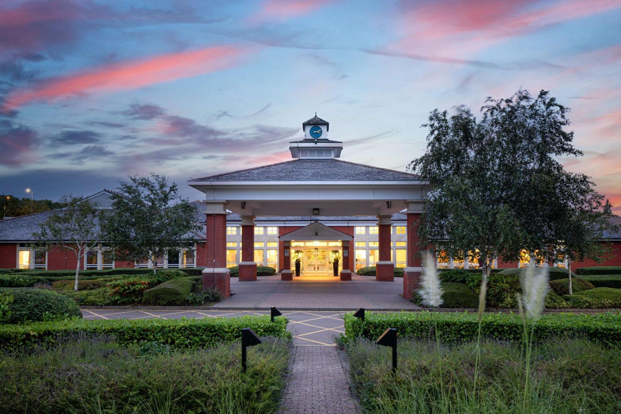 Hilton Northampton Hotel Exterior photo